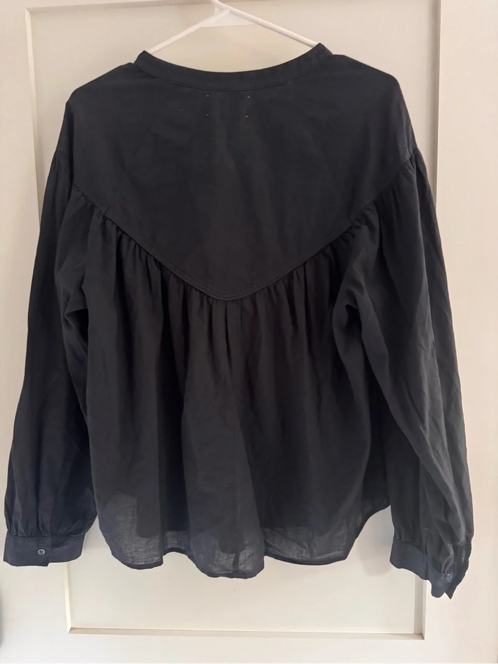 XiRENA Black Long sleeve cotton Blouse. Beautiful details - Picture 3 of 4